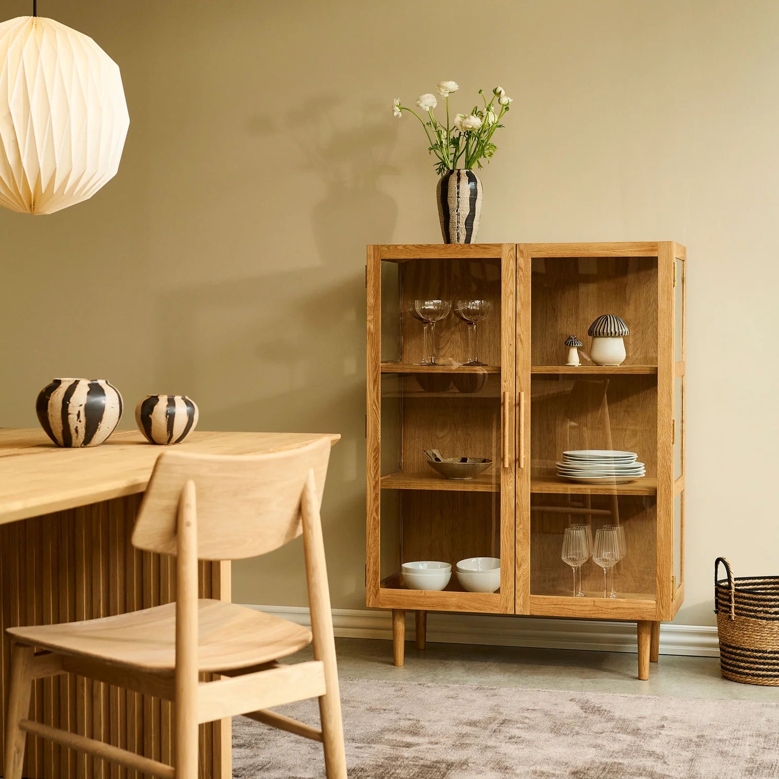 Akeru II Vitrinenschrank H126xB90